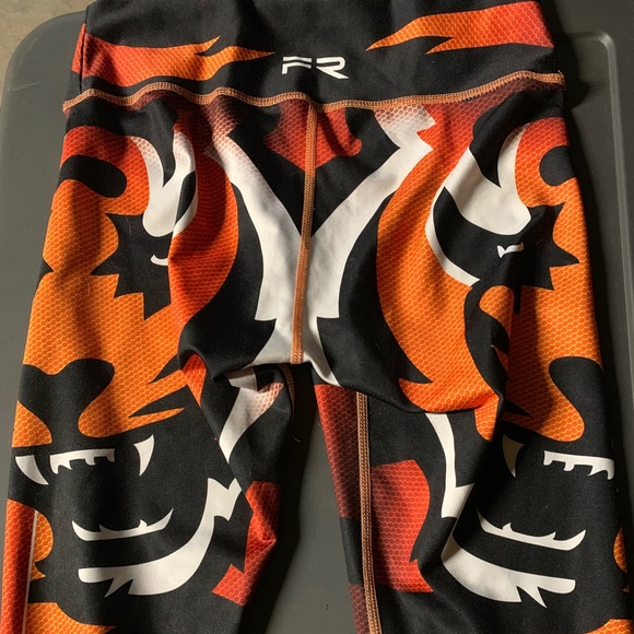 SOLD. Auth. Roni Taylor Fit LE Fibre Bengals Leggings! - Picture 4 of 8